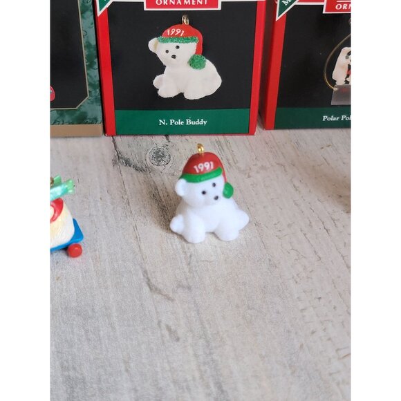 Hallmark miniature polar bear ornament Xmas set ice - Picture 3 of 5